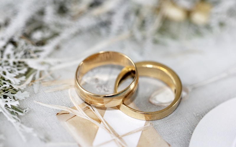 Wedding couple in golden light